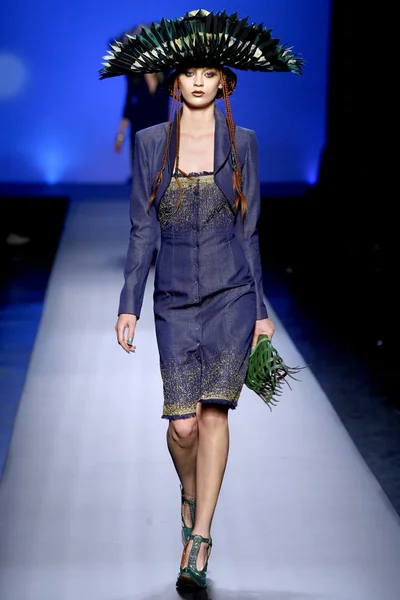 Look 3